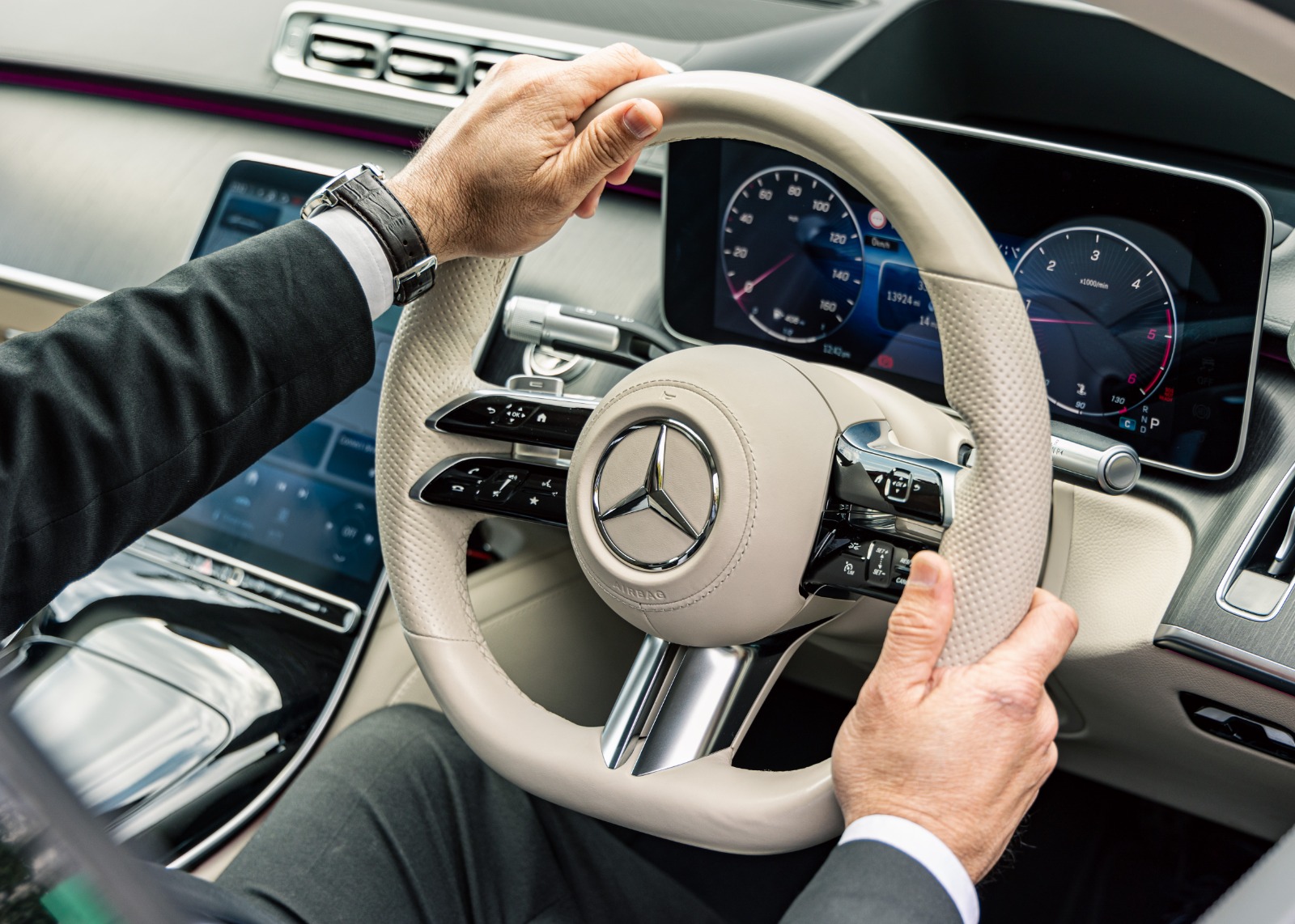 Chauffeur service VS taxi which one to choose