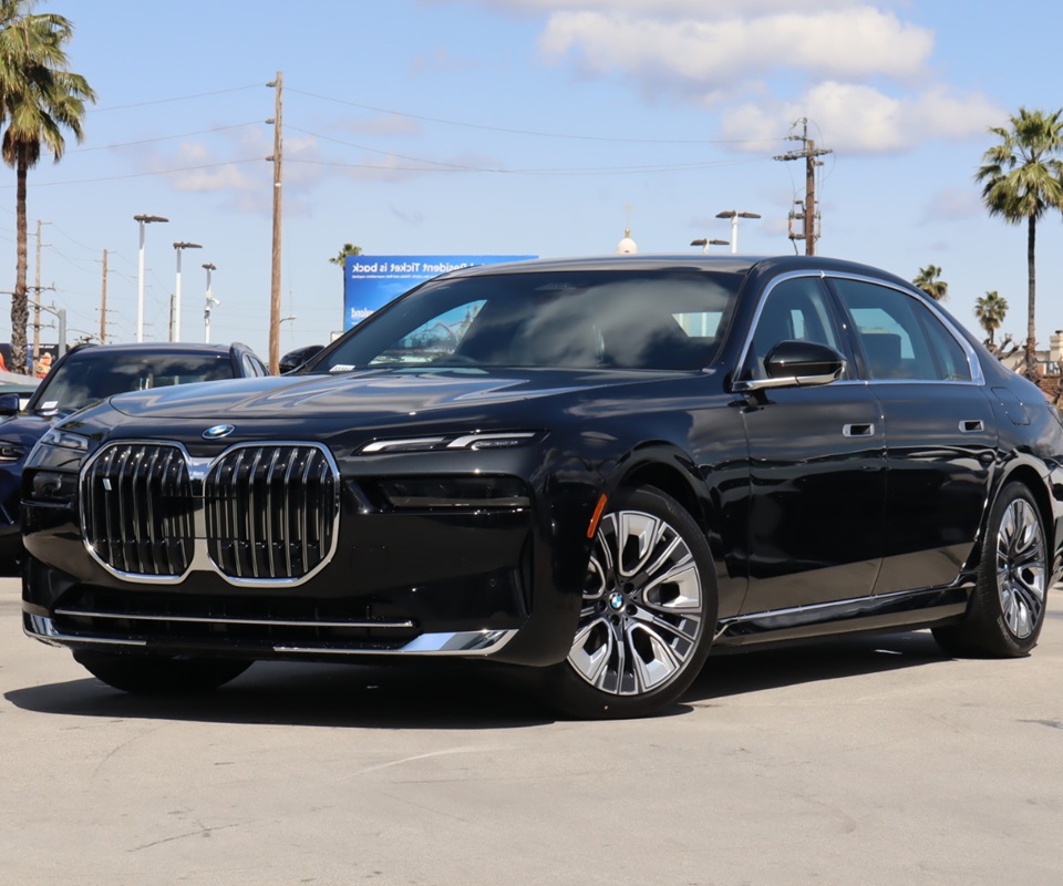 BMW i7 Chauffeur cars hire London